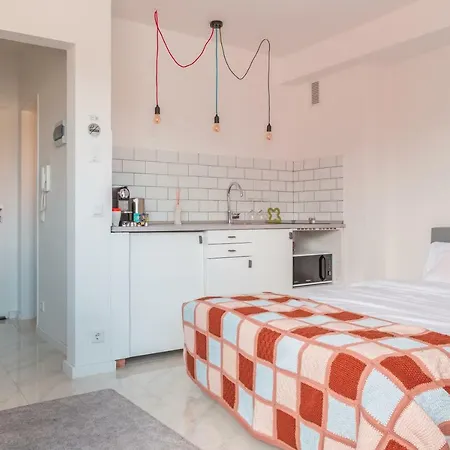 Apartment Mushroom: Central Minimalist Smart