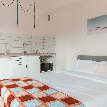 Apartment Mushroom: Central Minimalist Smart *